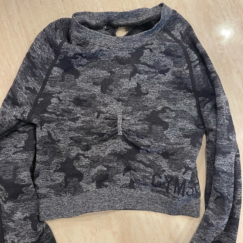 Gymshark size small camo long sleeve crop!
